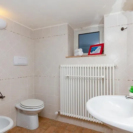 Villa Casale 2 Leoni With Whirlpool Mondavio